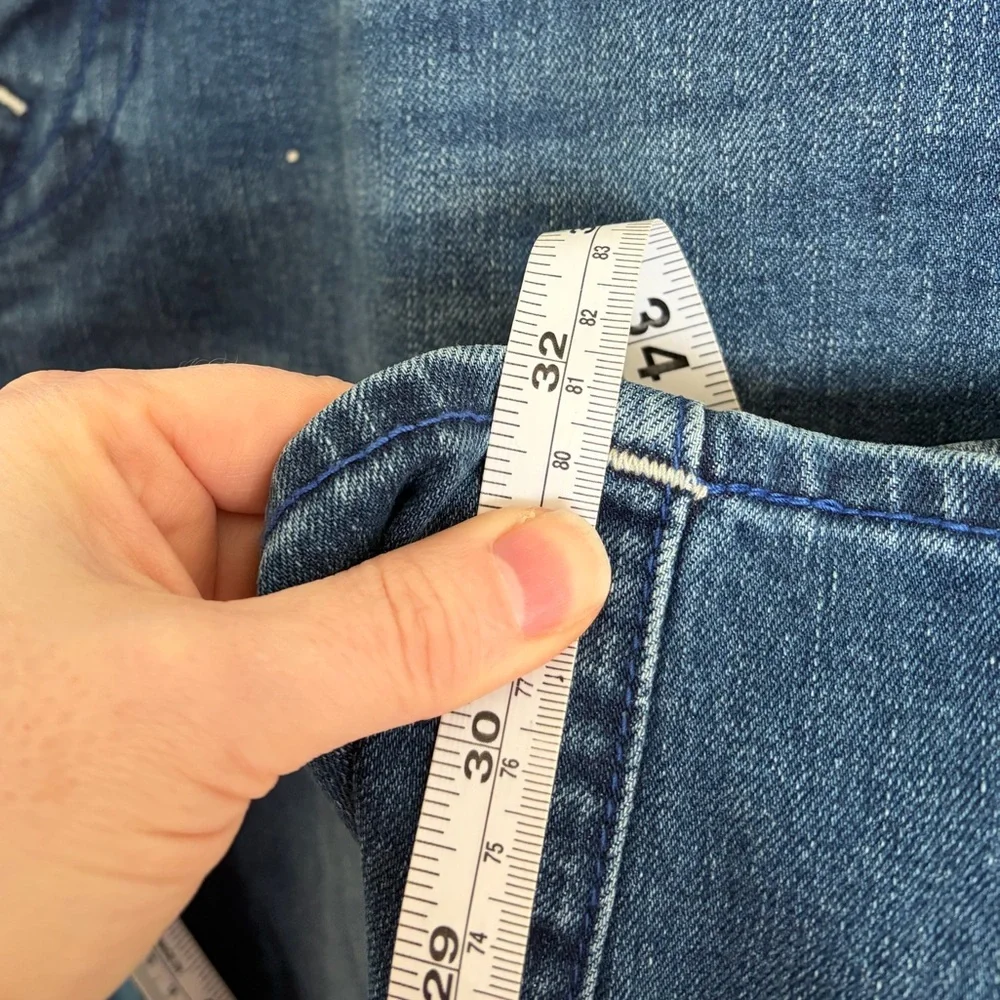 True Religion Denim Jeans Gene Relaxed Slim with Signature Stitching Size 36